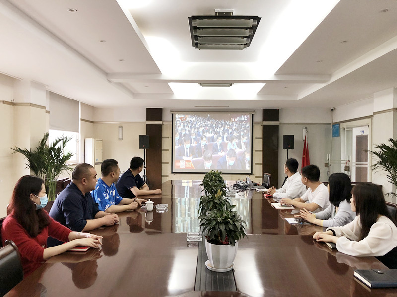 9.教育培训板块组织党员寓目省第十二次党代会开幕大会.jpg